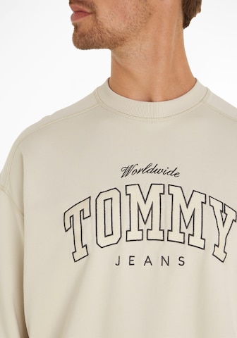 Tommy Jeans Plus Sweatshirt in Beige