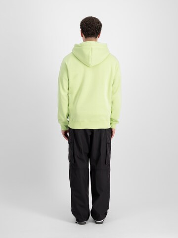 Regular fit Felpa di ALPHA INDUSTRIES in giallo