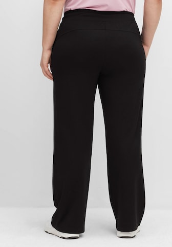 SHEEGO - Pierna ancha Pantalón deportivo en negro