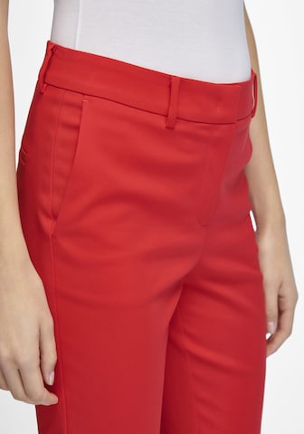 Coupe slim Pantalon St. Emile en rouge