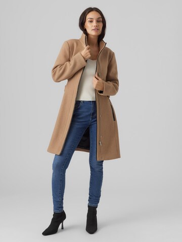 VERO MODA Overgangsfrakke 'BESSY' i brun