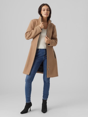 VERO MODA Tussenmantel 'BESSY' in Bruin