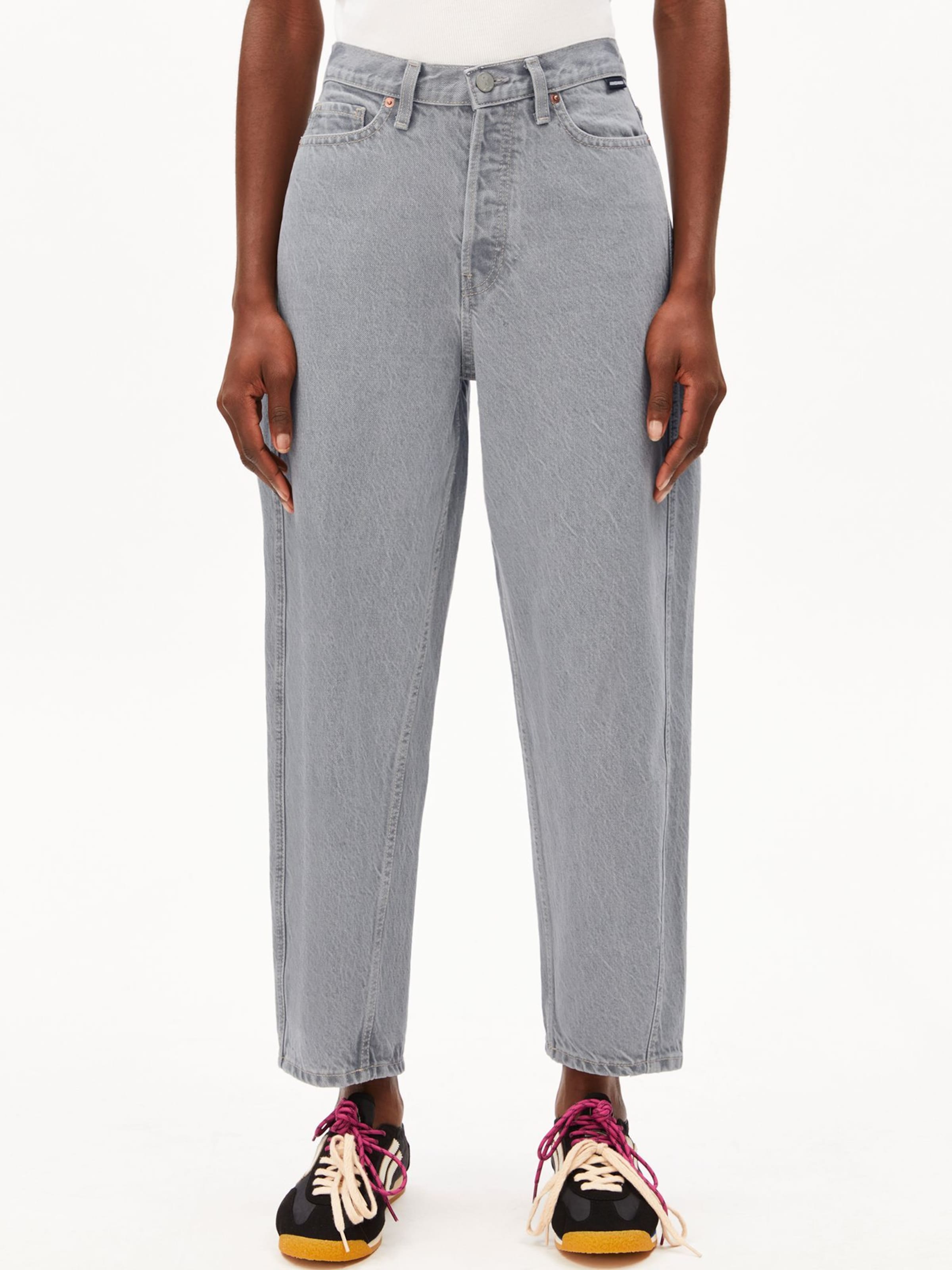 ARMEDANGELS Loosefit Jeans in Grijs: voorkant