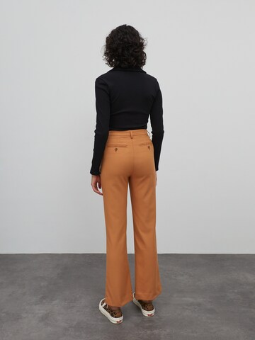 Flared Pantaloni 'Emery' di EDITED in marrone