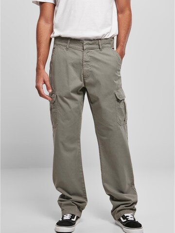 Urban Classics Regular Cargo Pants in Grey: front