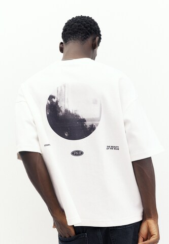 Pull&Bear Shirt in White: front
