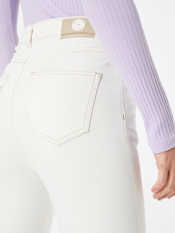 MUD Jeans Skinny Spodnie 'Sandy' w kolorze biały