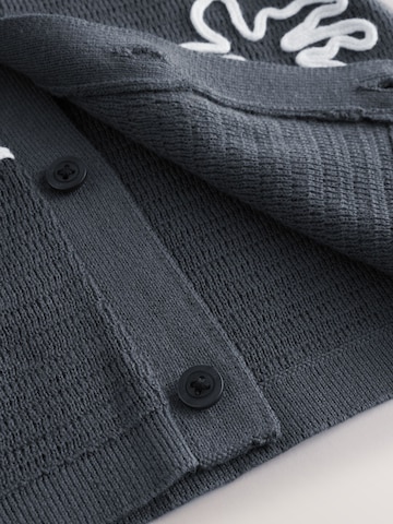 Next Плетена жилетка в сиво