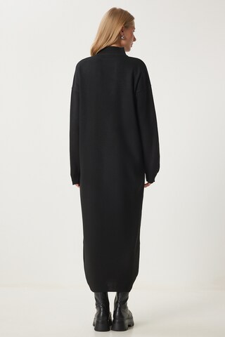 Rochie tricotat de la Happiness İstanbul pe negru
