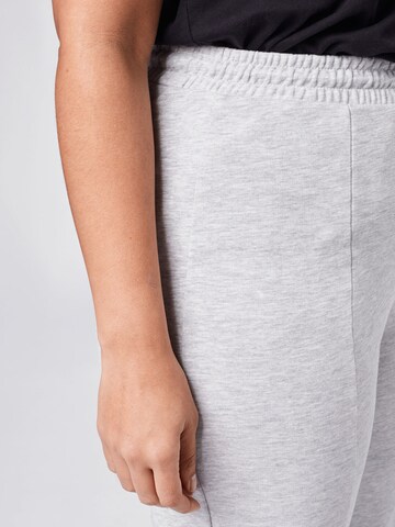 Regular Pantalon 'Delli' ONLY Carmakoma en gris