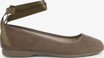 Ballerina di Pisamonas in grigio: frontale