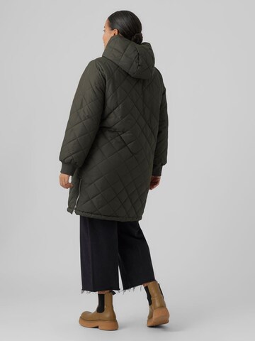 Vero Moda Curve Winterjacke in Grün