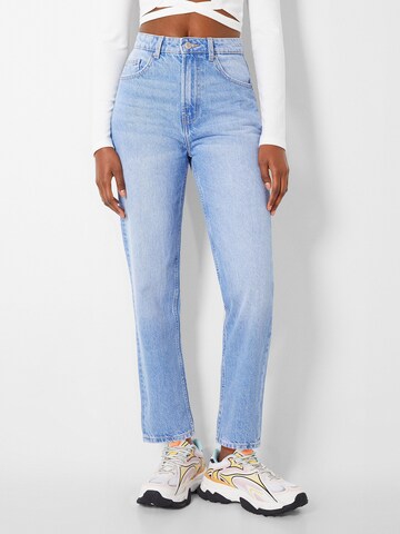 Bershka Regular Jeans in Blue: front