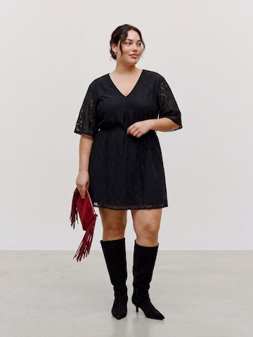 Vero Moda Curve - Vestido 'VMCalli' en negro: frente