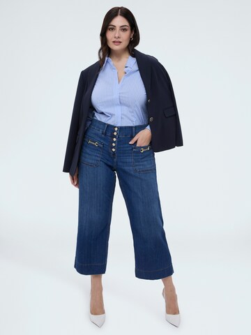 Fiorella Rubino Tapered Jeans in Blue: front
