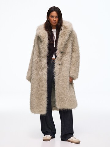 Bershka Winter coat in Beige: front