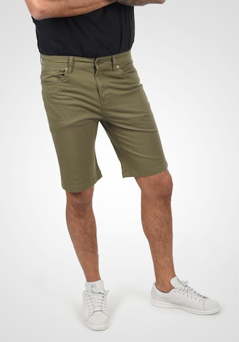 !Solid Regular Jeansshorts in Grün: predná strana