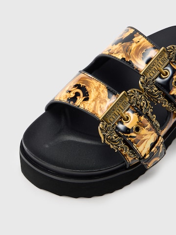 Versace Jeans Couture Pantolette 'FONDO ARIZONA DIS. SM1' in Schwarz
