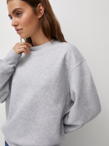 Pull&Bear Sweatshirt in Grau