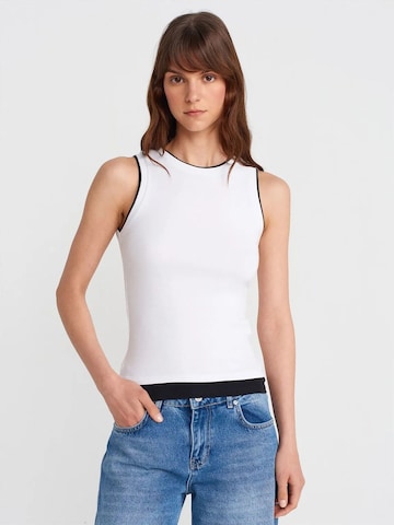 Dilvin - Blusa em branco: frente