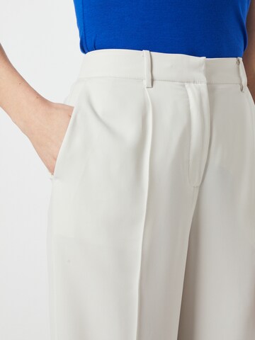 Wide Leg Pantalon à pince Calvin Klein en blanc