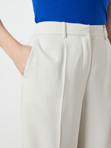 Calvin KleinWide Leg/ Široke nogavice Hlače s naborima - bijela boja