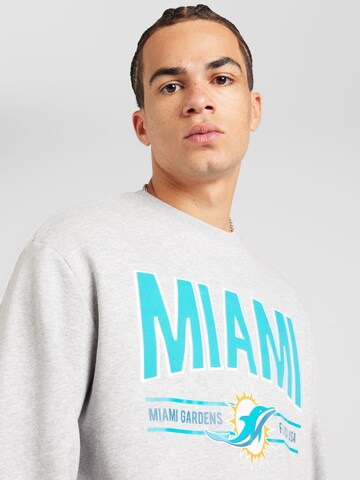 NEW ERA Sweatshirt in Grau