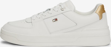 Baskets basses TOMMY HILFIGER en blanc : devant