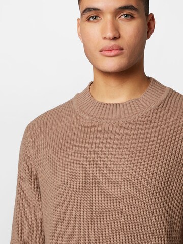 ABOUT YOU Pullover 'Aiden' i brun