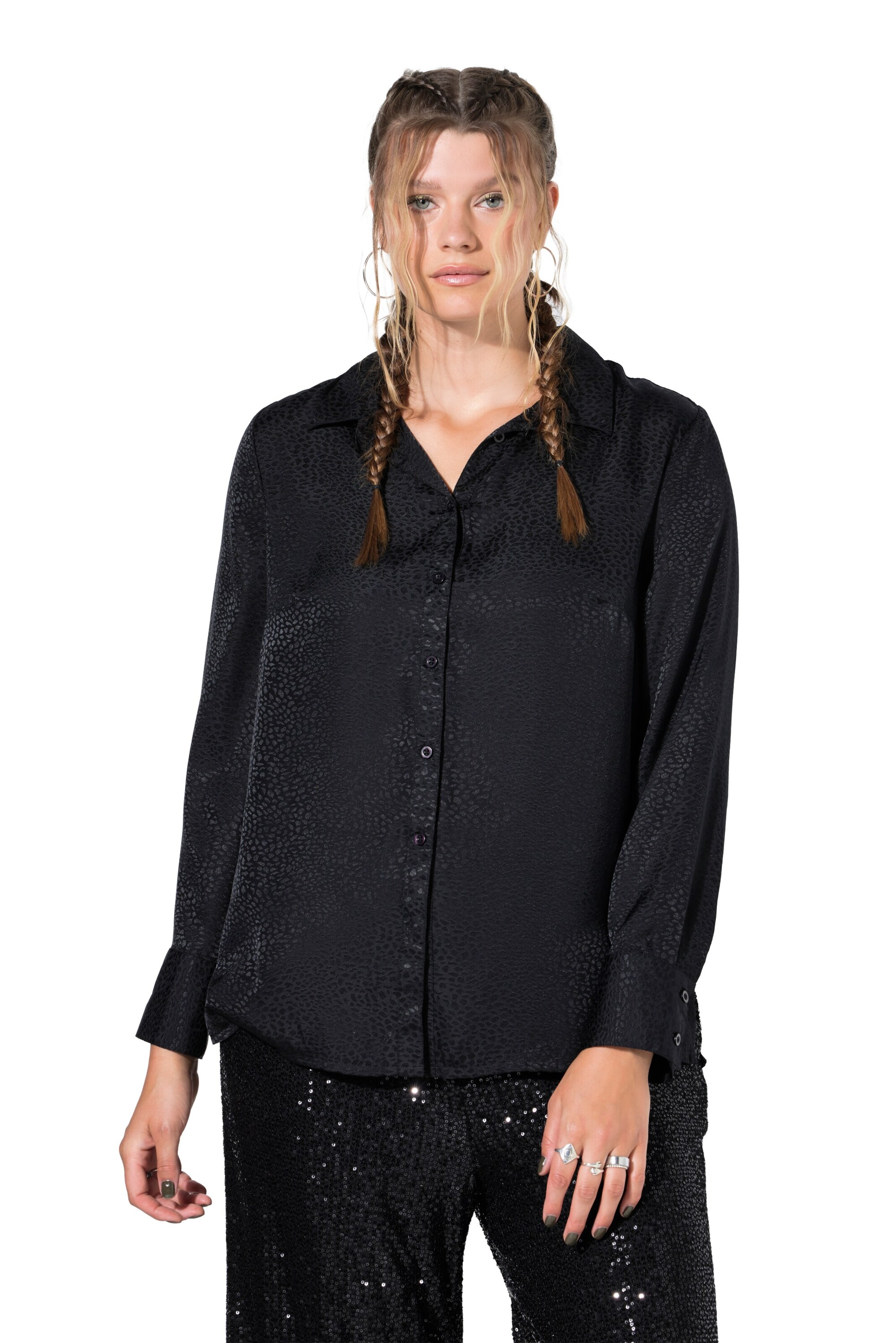 Studio Untold Blouse in Black: front