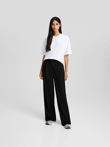 Bershka Wide Leg Bukser med lægfolder i sort