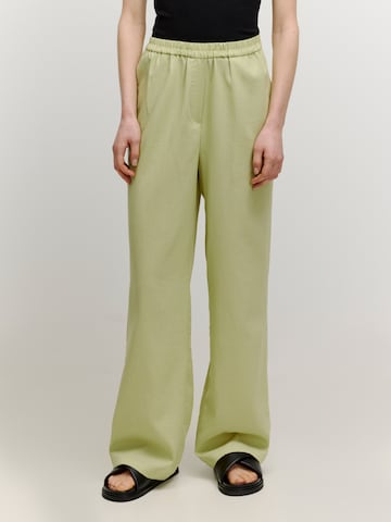EDITED Loose fit Pants 'Benja' in Green: front