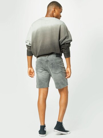 tigha Regular Shorts 'Ley' in Grau