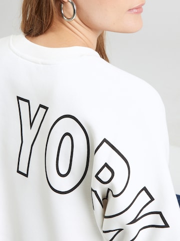 ABOUT YOU Sweatshirt 'Rea' in Beige