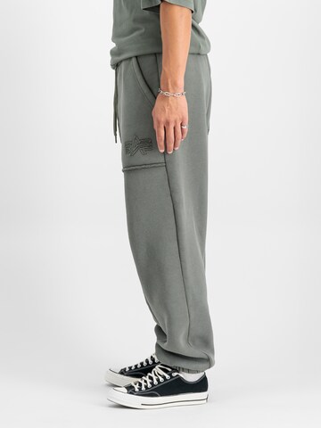 ALPHA INDUSTRIES Loosefit Hose 'Open Edge' in Grün