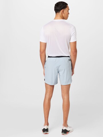 UNDER ARMOUR Regular Sportshorts 'Peak' in Blau