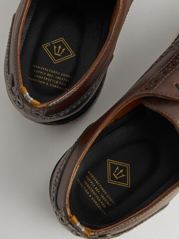 Chaussure à lacets 'Brogues' Next en marron