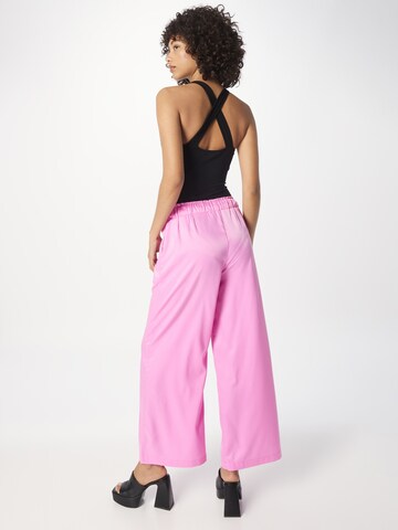 SISTERS POINT Szeroka nogawka Spodnie 'VISOLA' w kolorze różowy