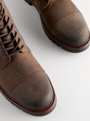 Boots stringati di Next in marrone