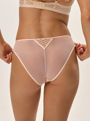 Panty 'Slip Ohara, dekorative Zierriemen, Punktemuster, goldfarbene Details L' di ESOTIQ in beige