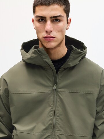 Veste mi-saison Pull&Bear en vert