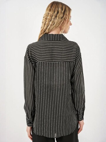 Bigdart Blouse in Black