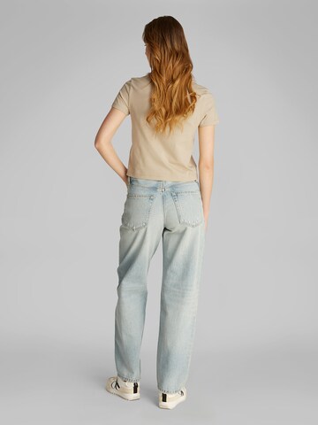 T-shirt Calvin Klein Jeans en gris