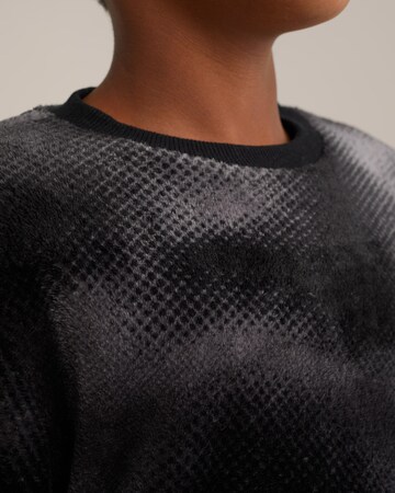Pijamale de la WE Fashion pe negru