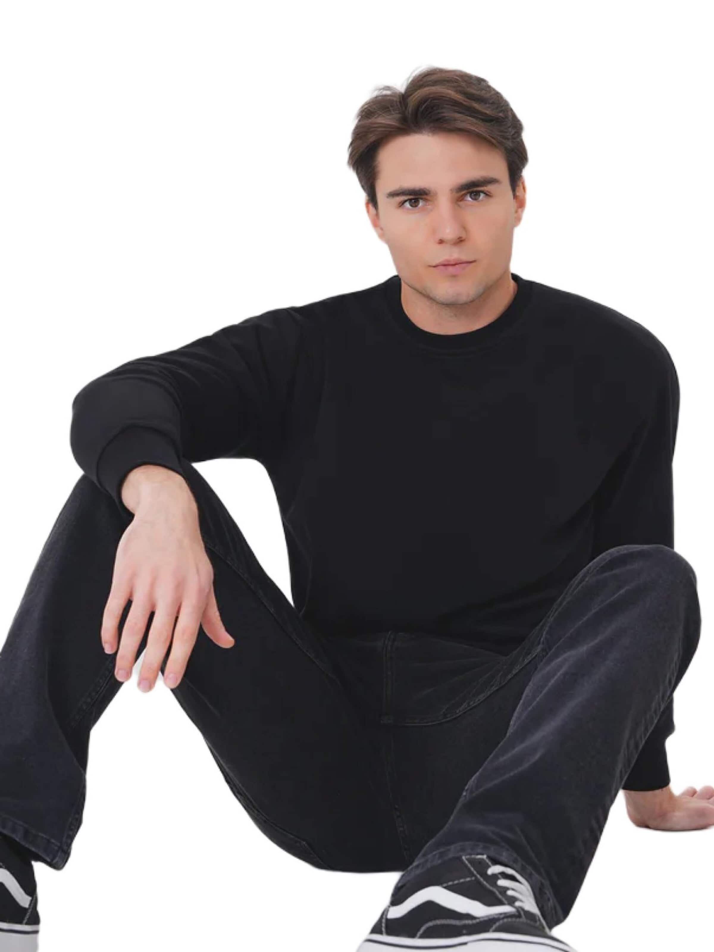 UNIQVIBE Sweatshirt in Black
