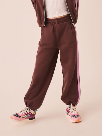 Next Tapered Broek in Bruin: voorkant