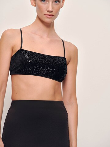 Top de la RÆRE by Lorena Rae pe negru