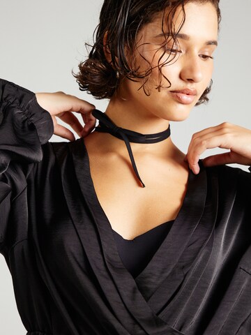 Vero Moda Curve - Blusa en negro