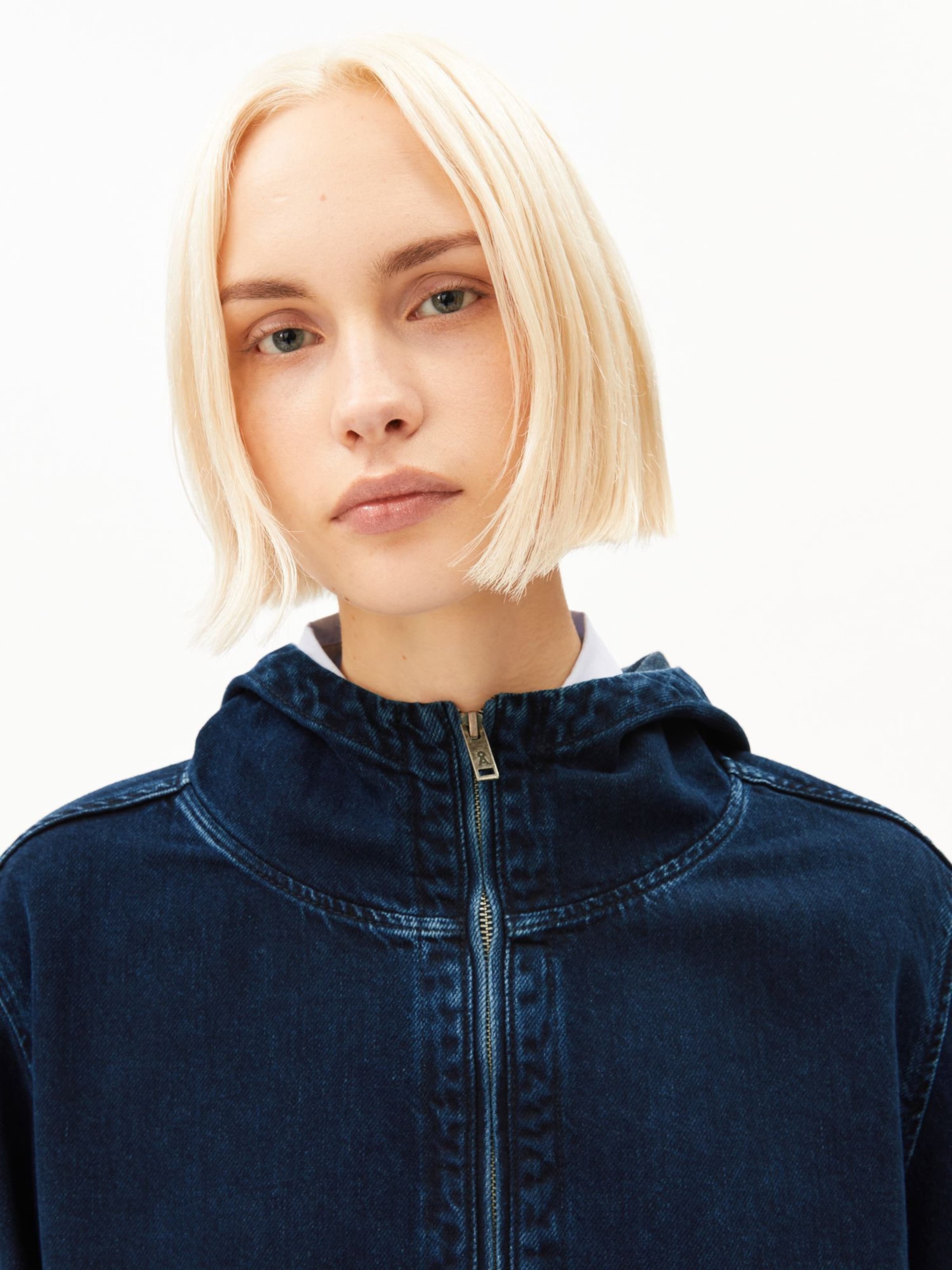 Veste mi-saison ARMEDANGELS en bleu : devant