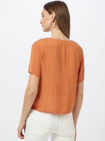 T-shirt 'Jarina' ABOUT YOU en marron